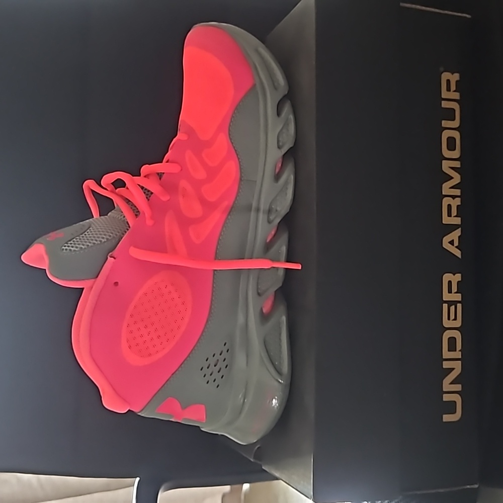 Men' s UA Sneakers
